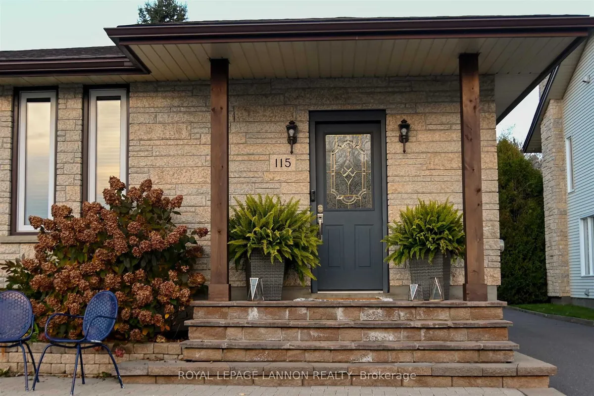 Detached in Thunder Bay