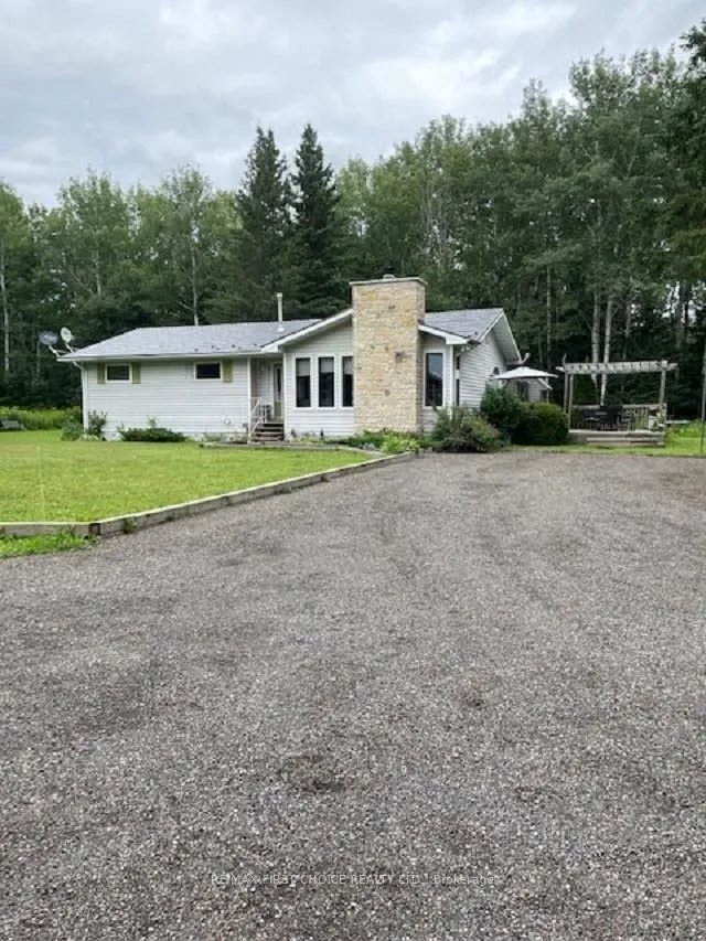 Detached in Thunder Bay