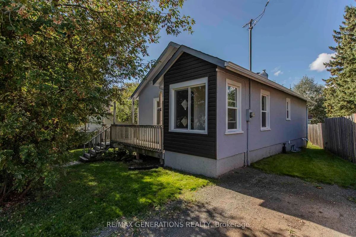 Detached in Thunder Bay