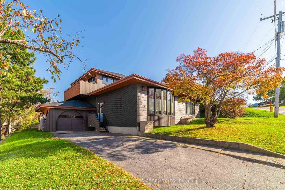 Detached in Kenora