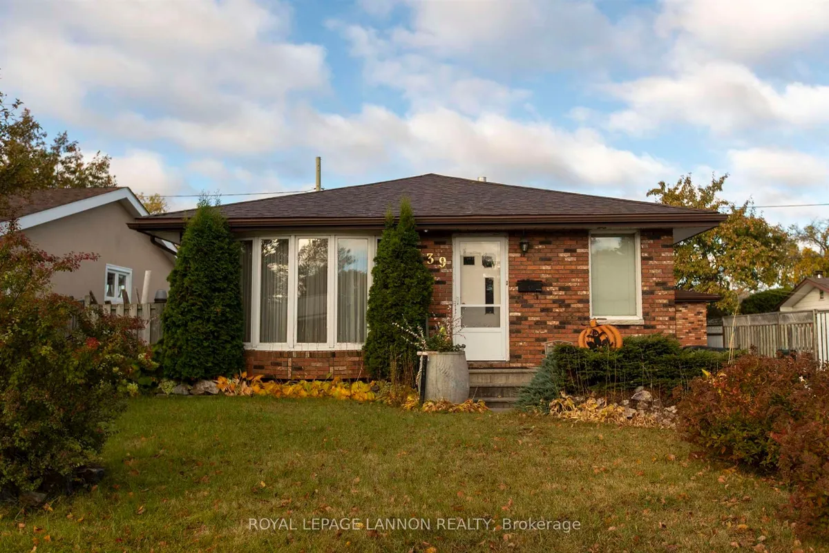 Detached in Thunder Bay