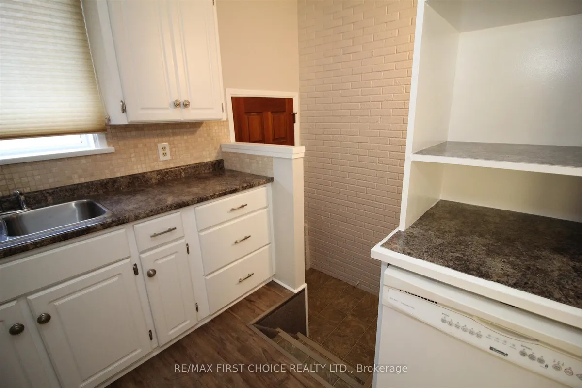 Detached in Thunder Bay