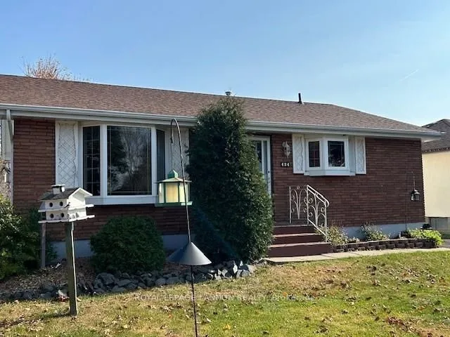 Detached in Thunder Bay