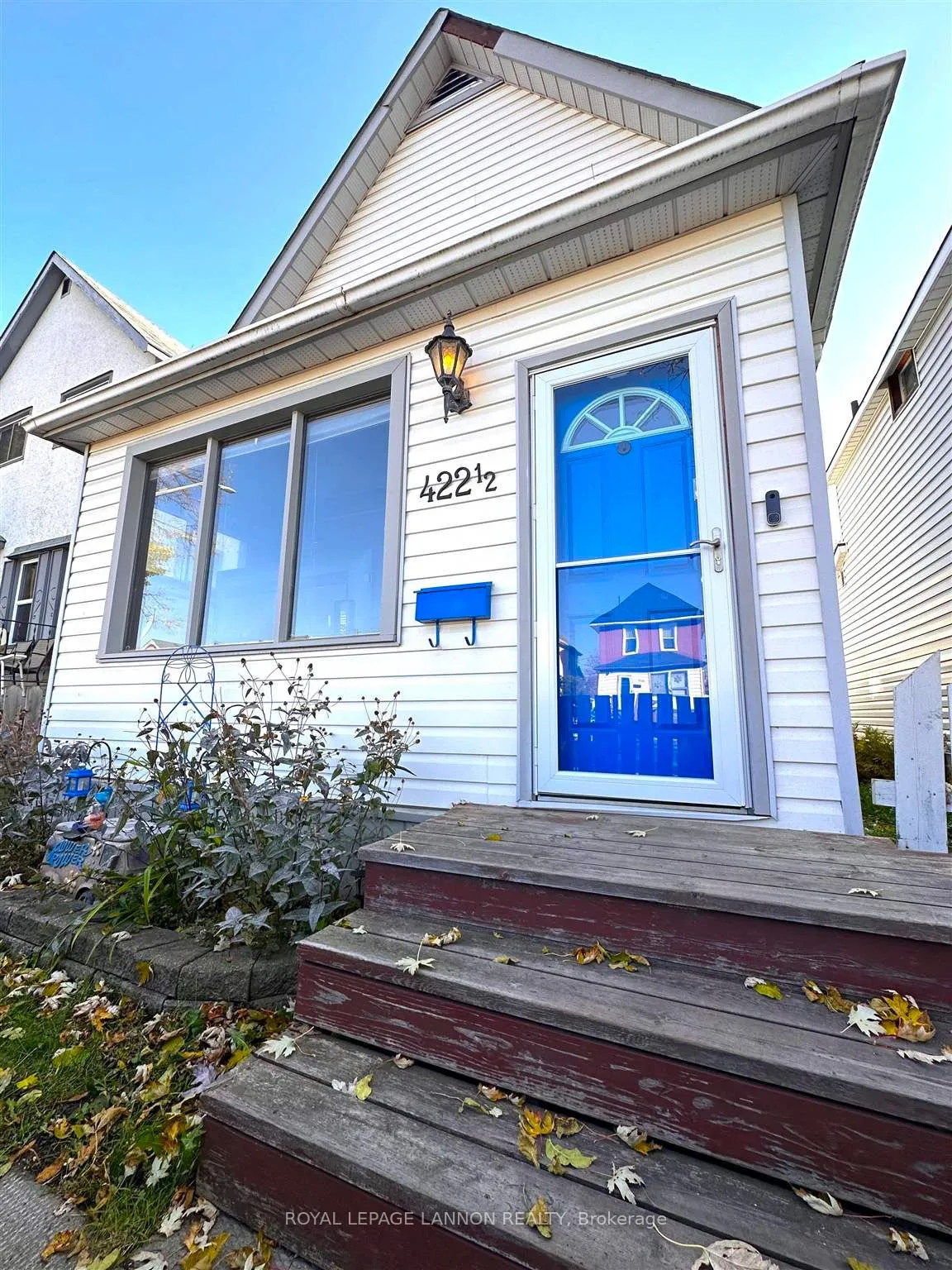 Detached in Thunder Bay