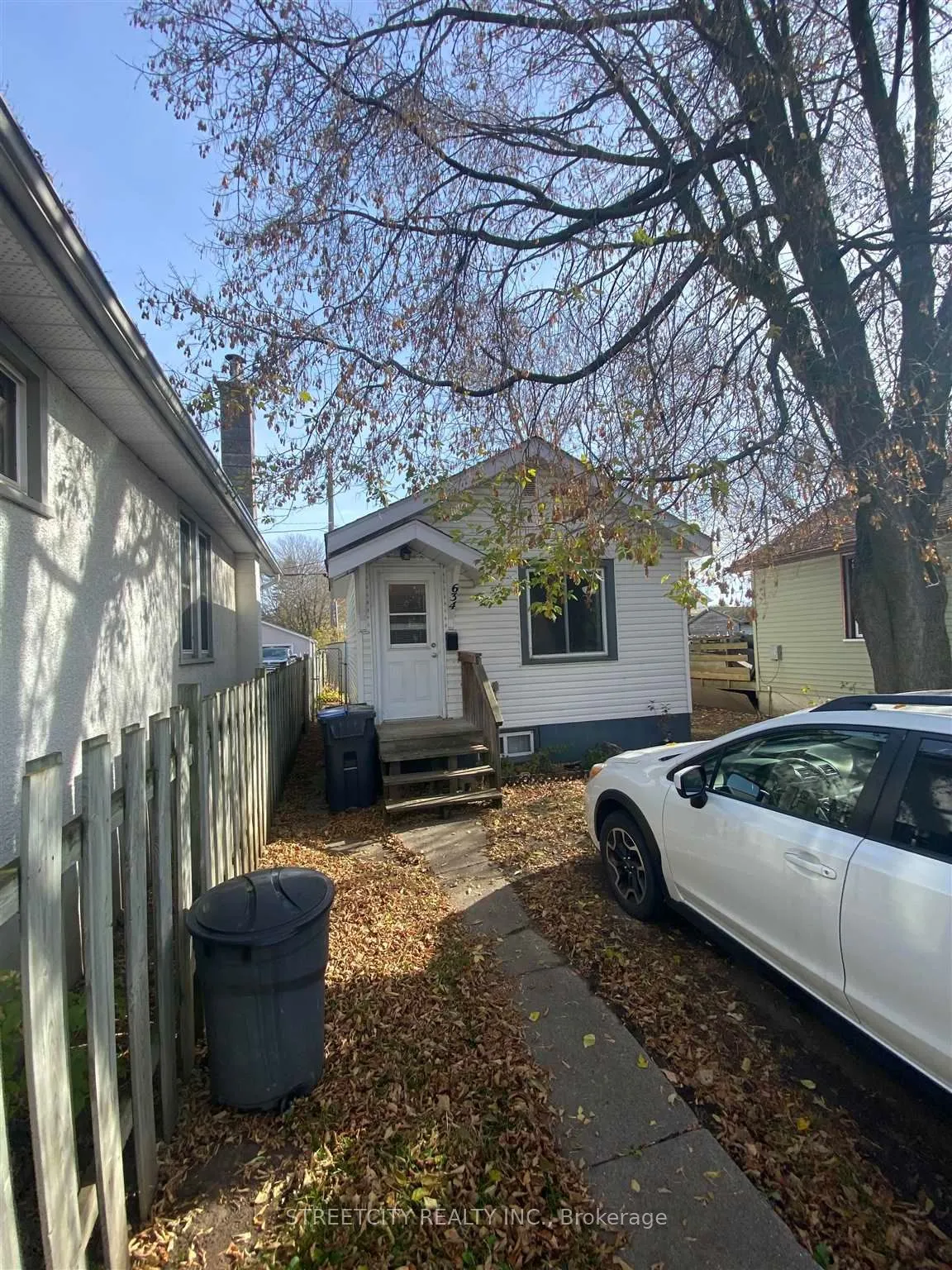 Detached in Thunder Bay