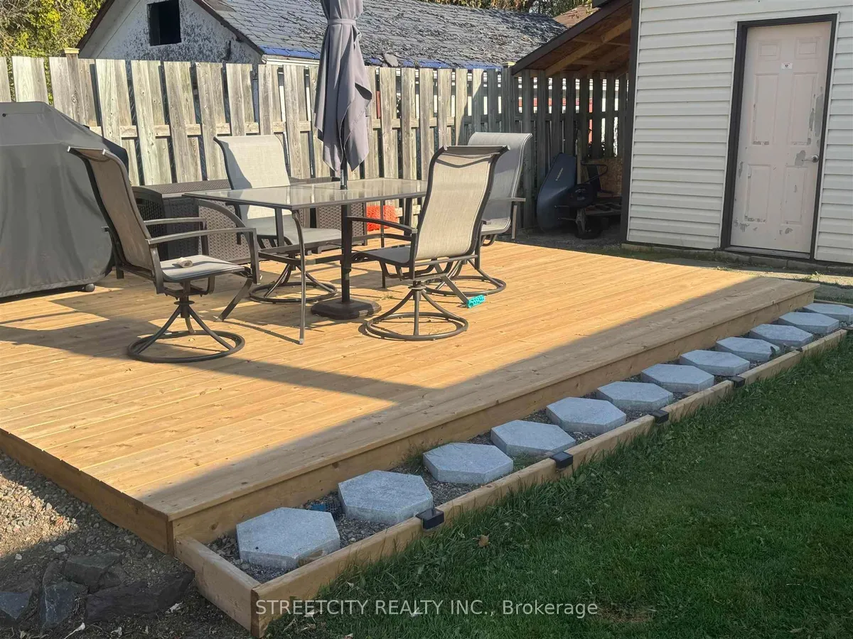 Detached in Thunder Bay