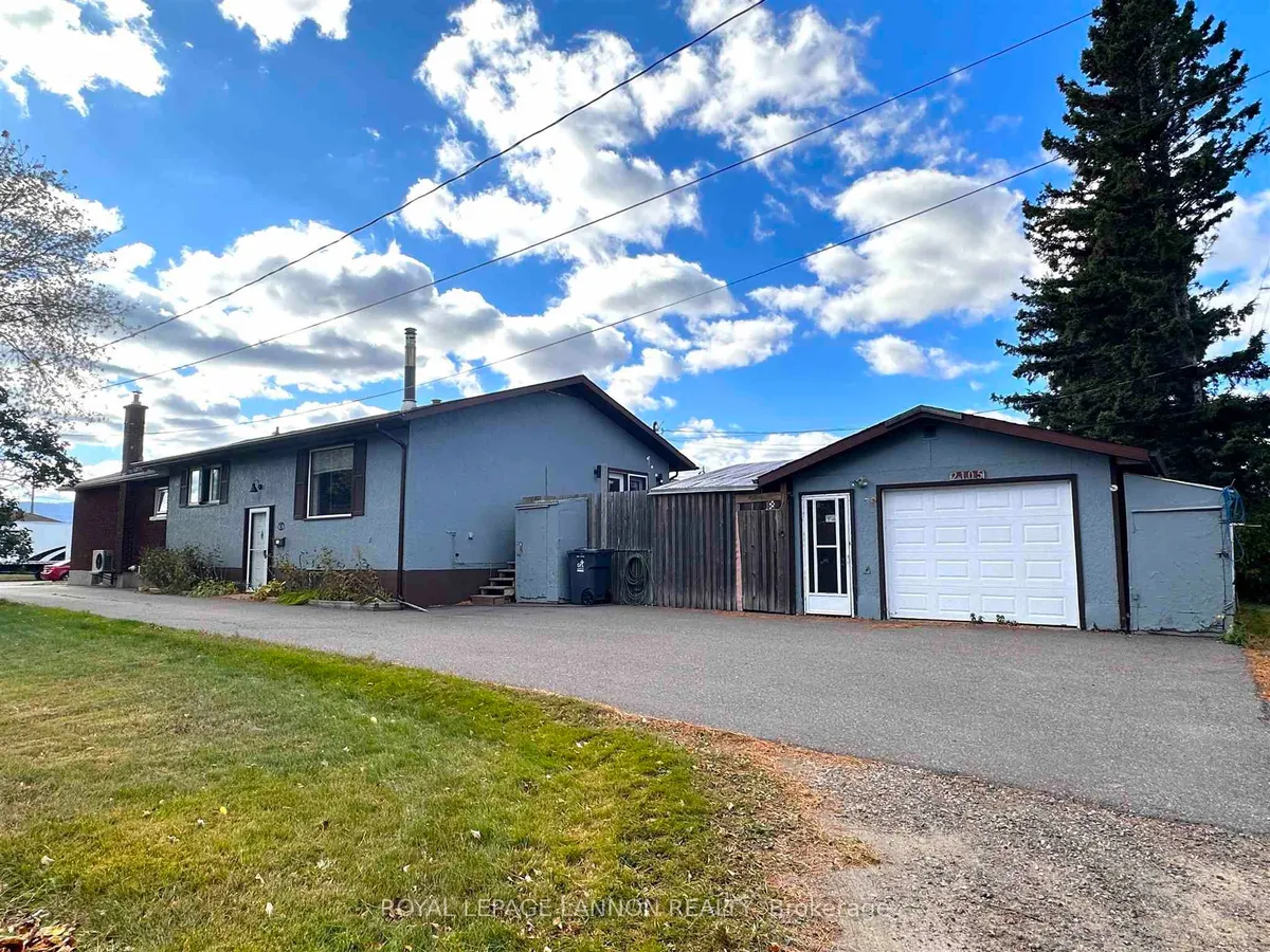 Detached in Thunder Bay
