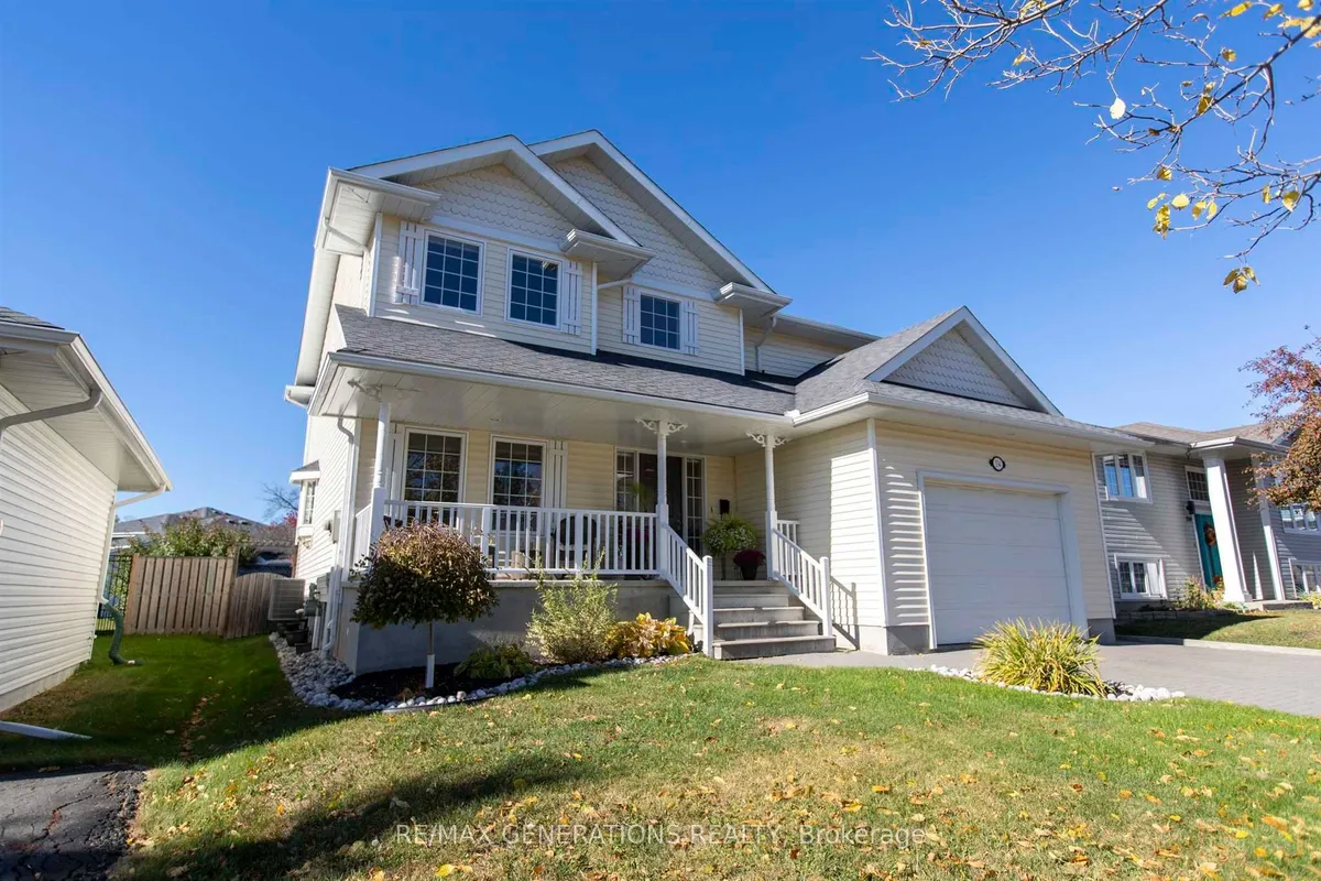Detached in Thunder Bay