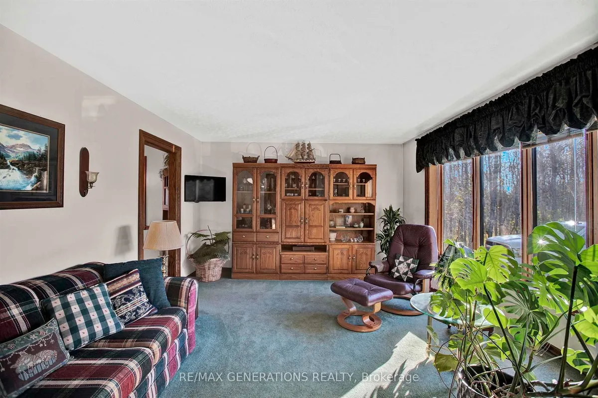 Detached in Thunder Bay
