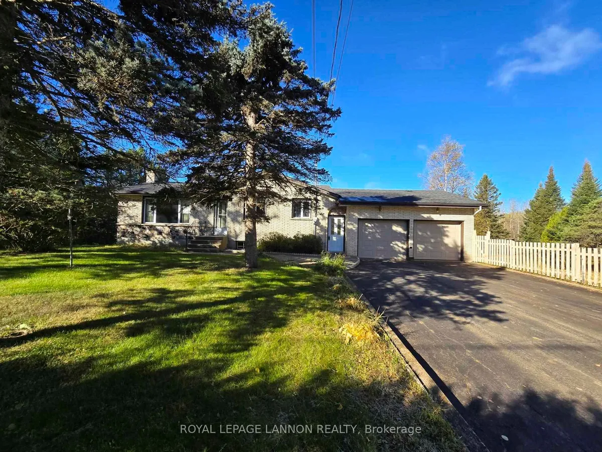 Detached in Thunder Bay