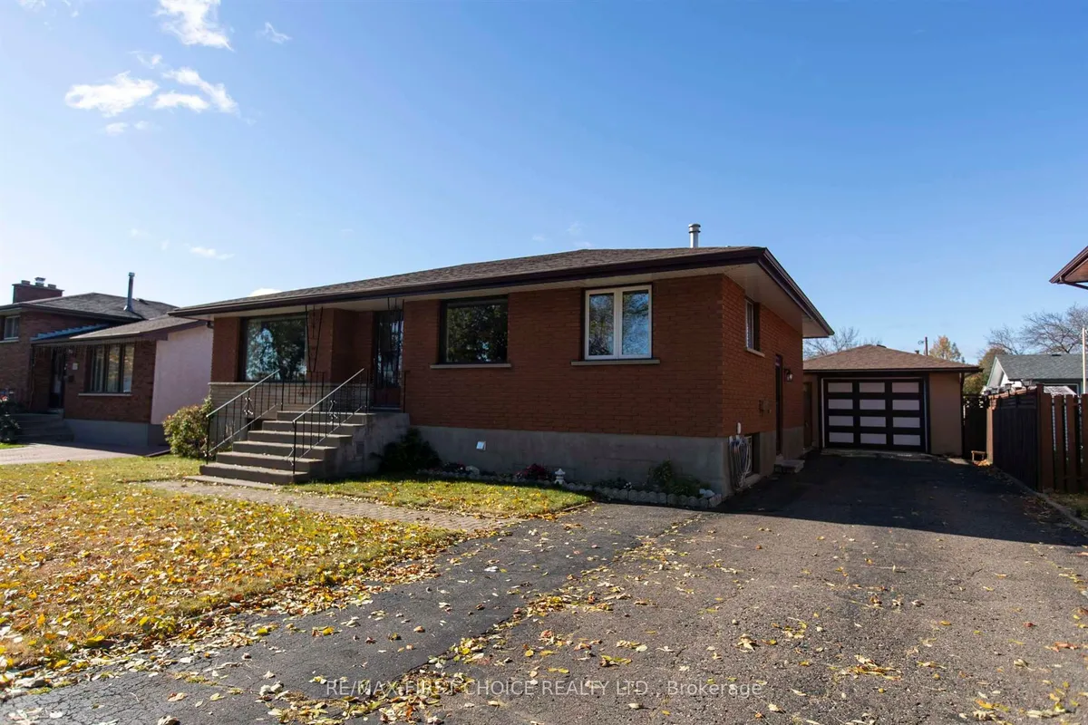 Detached in Thunder Bay