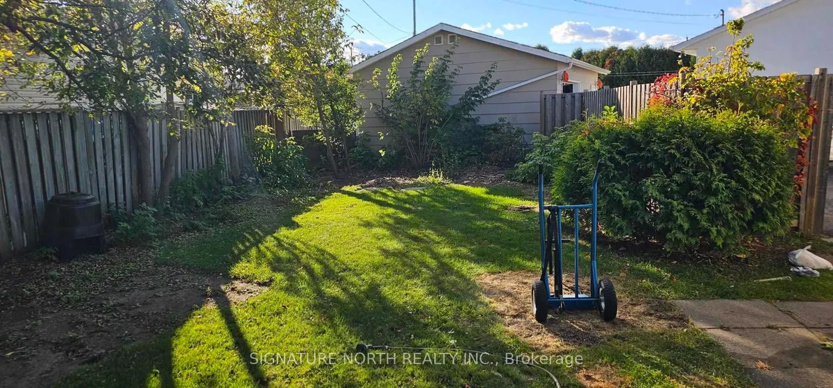 Detached in Thunder Bay