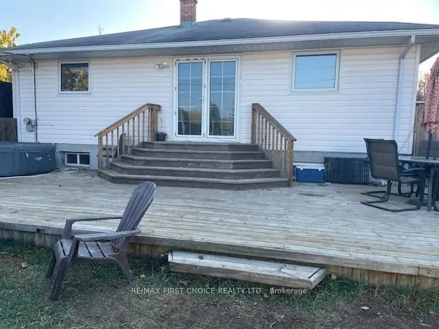 Detached in Kenora