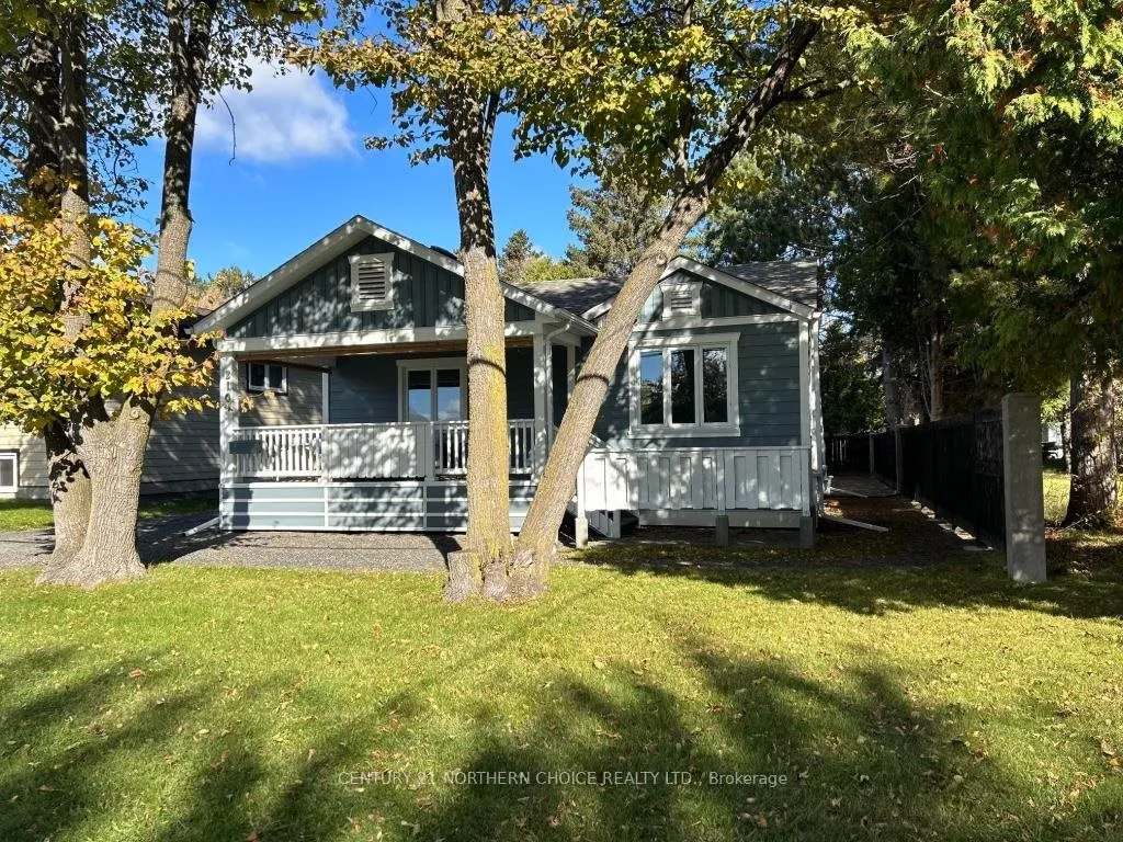 Detached in Fort Frances