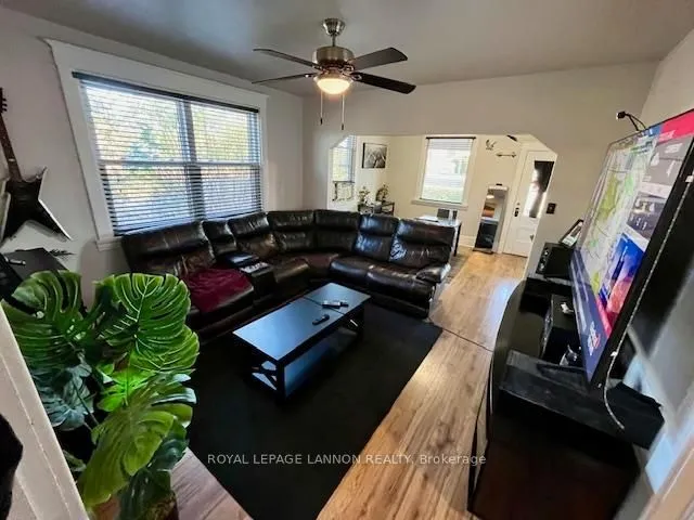Detached in Thunder Bay