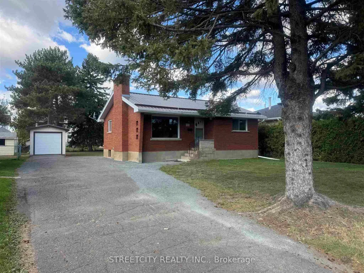Detached in Thunder Bay
