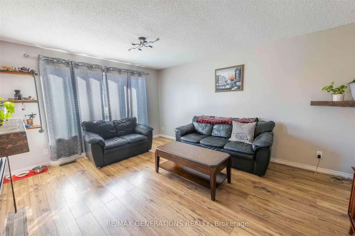 Detached in Thunder Bay