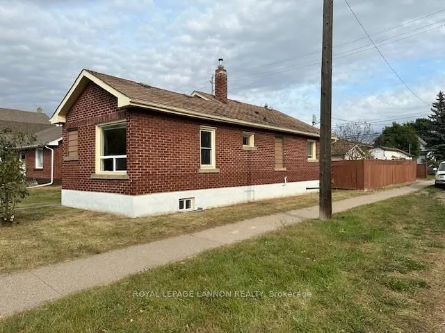 Detached in Thunder Bay