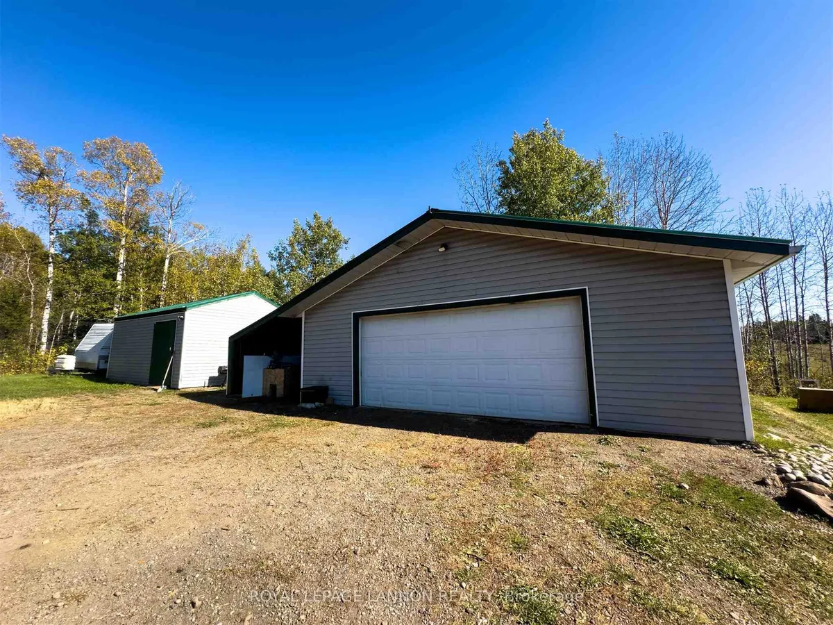 Detached in Neebing