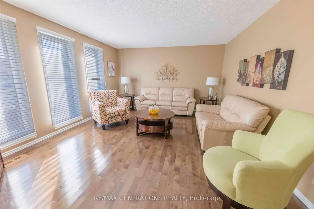 Detached in Thunder Bay
