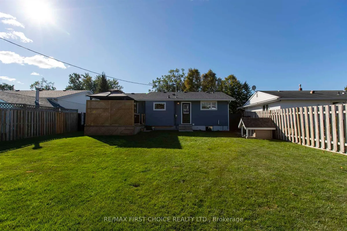 Detached in Thunder Bay