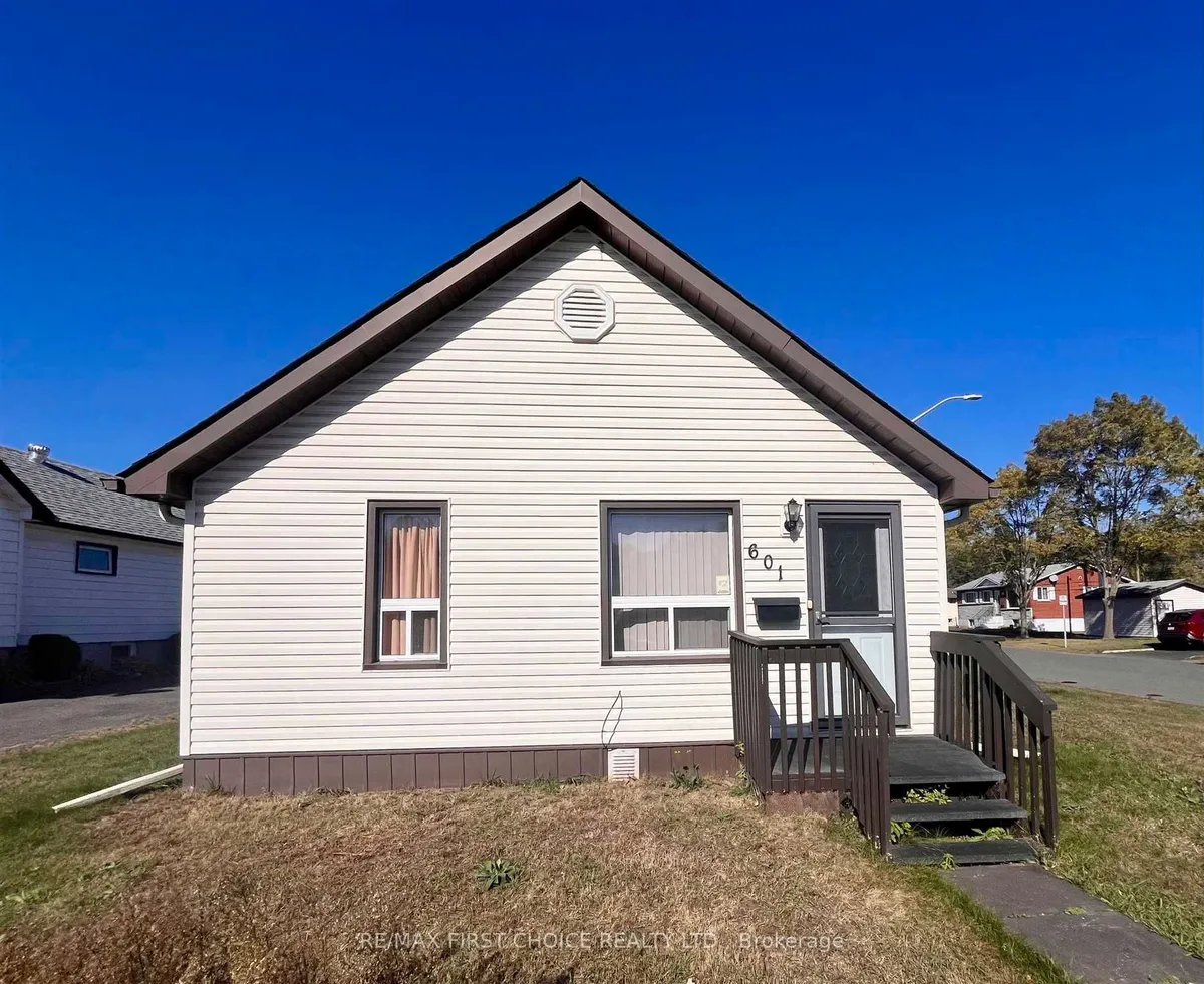 Detached in Thunder Bay