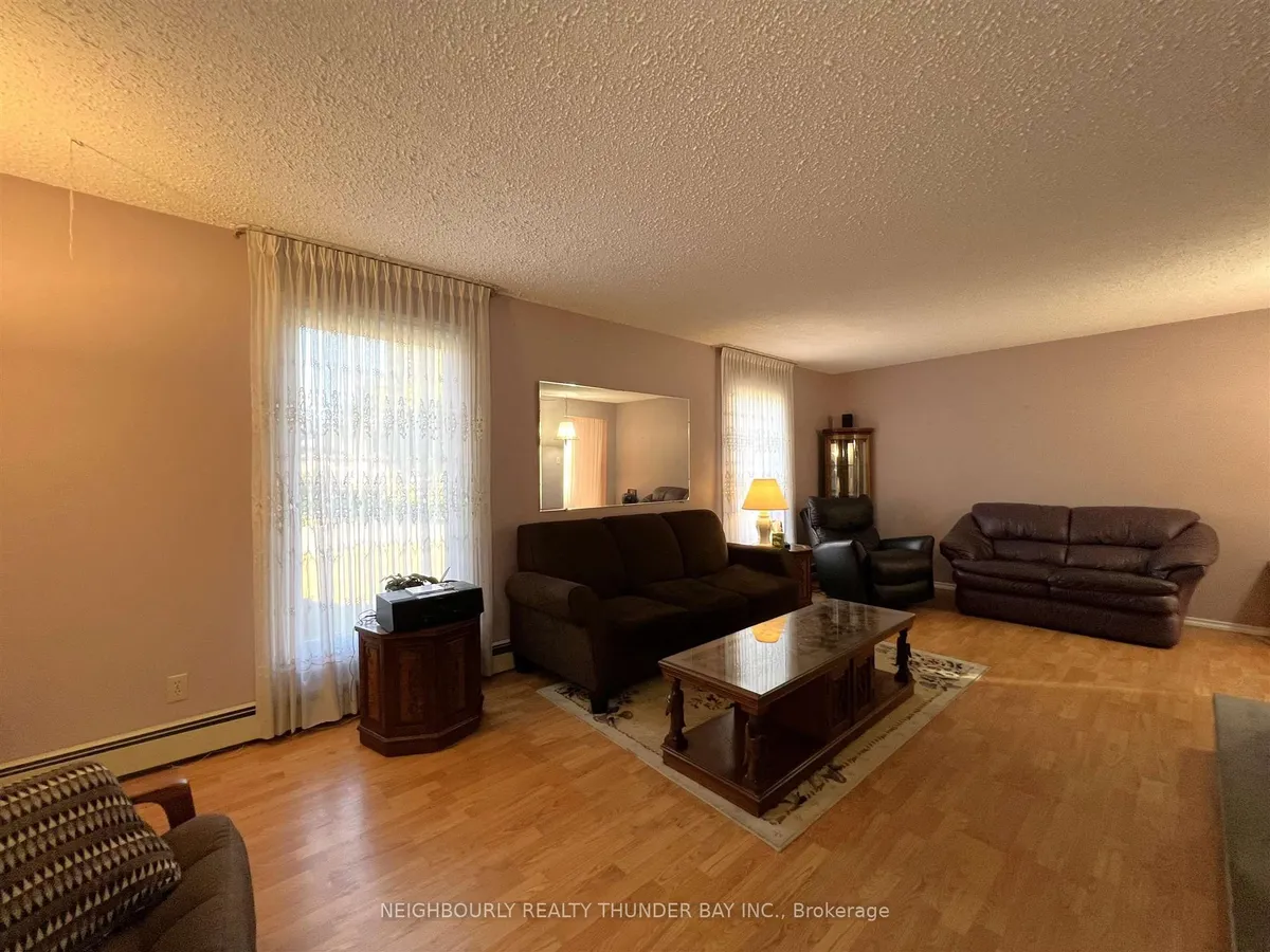 Detached in Thunder Bay