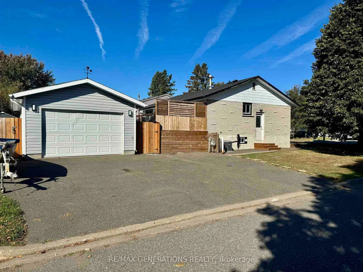 Detached in Thunder Bay