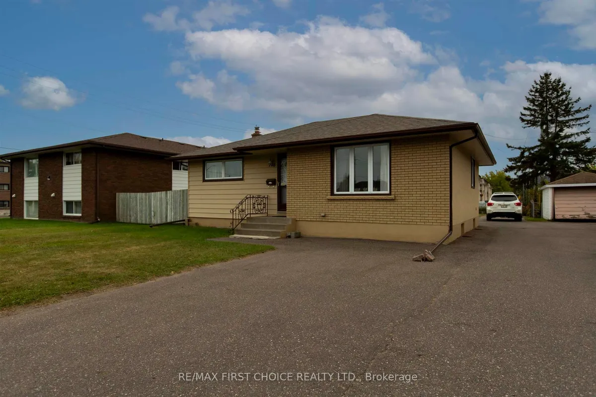 Detached in Thunder Bay