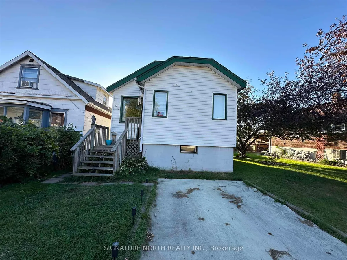 Detached in Thunder Bay