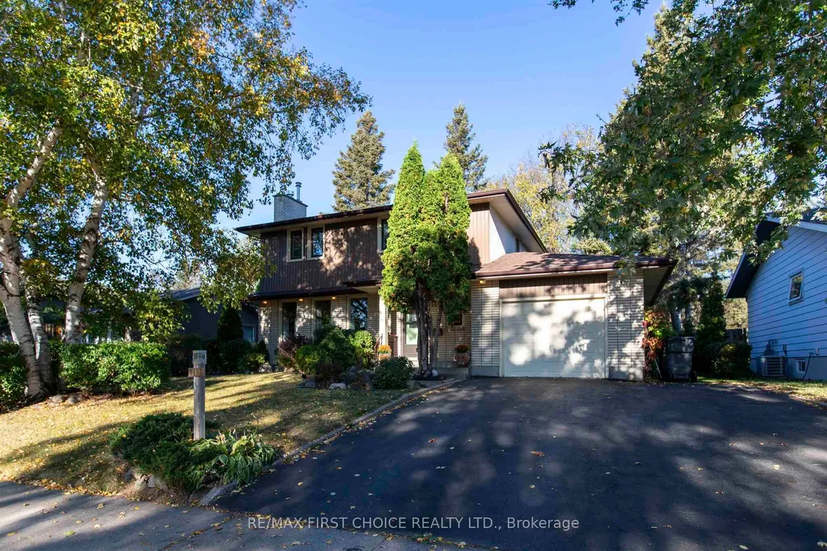 Detached in Thunder Bay