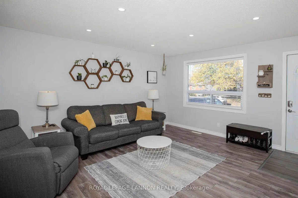 Detached in Thunder Bay