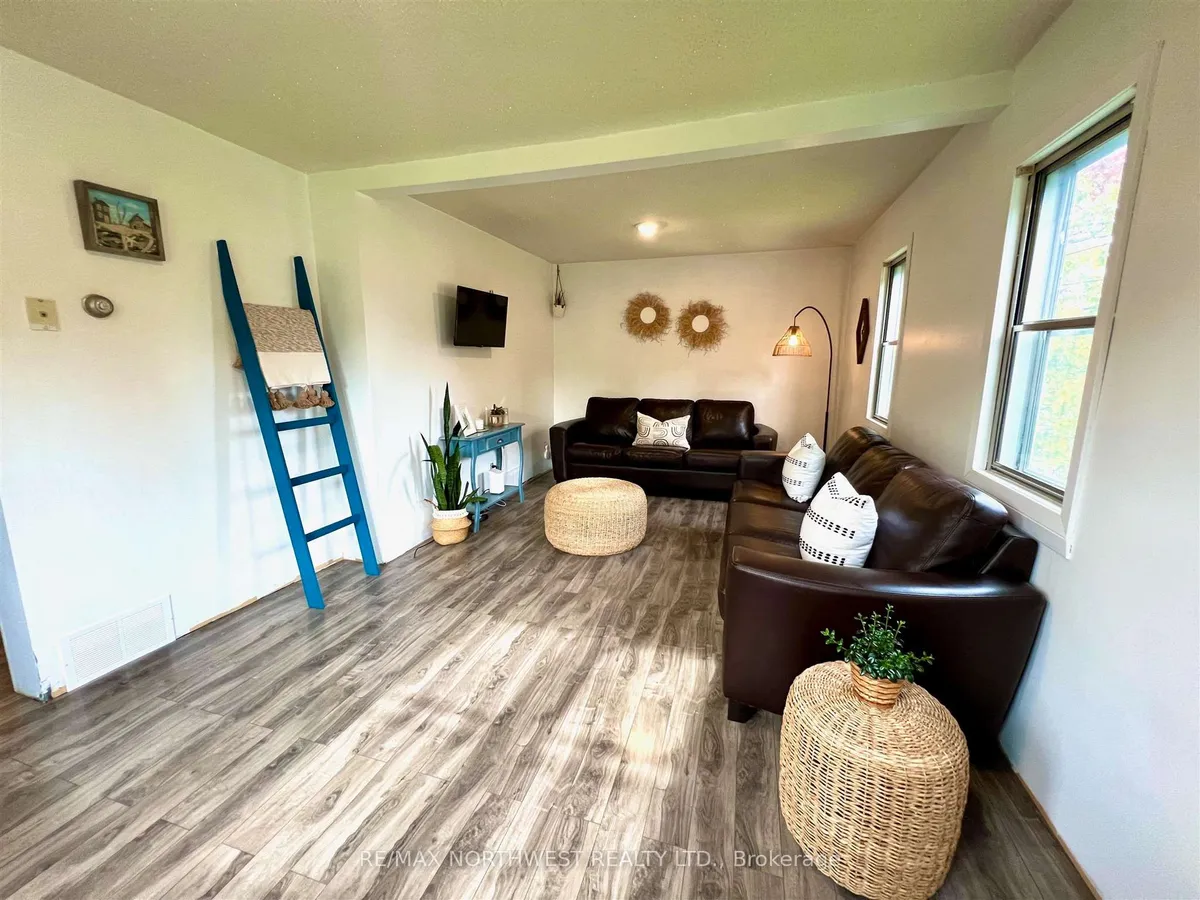 Detached in Kenora