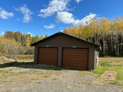 Detached in Thunder Bay Remote Area