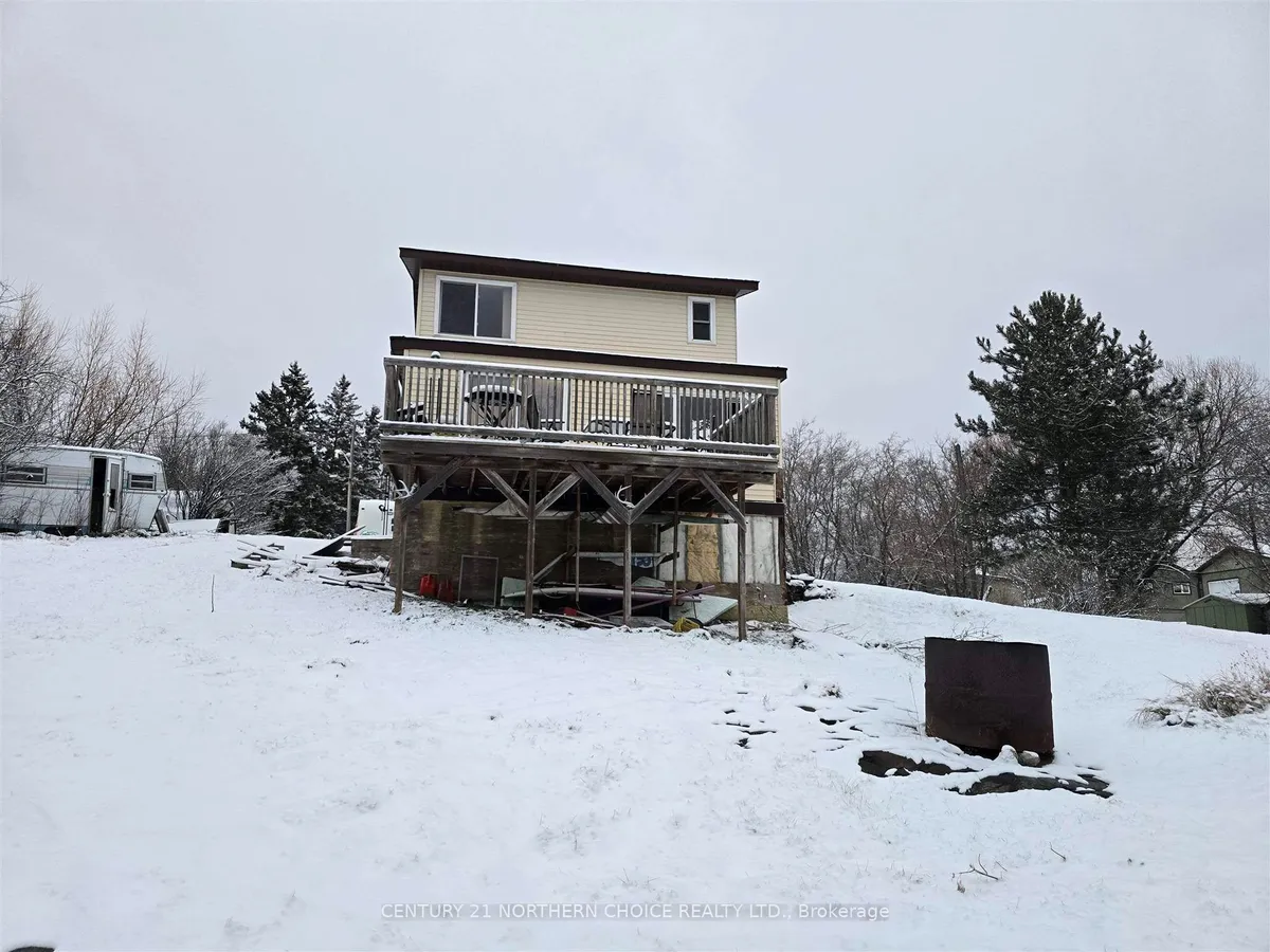 Detached in Kenora