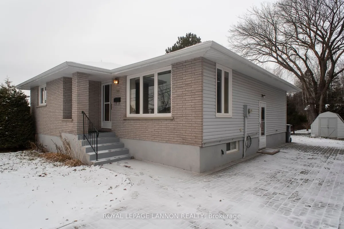 Detached in Thunder Bay