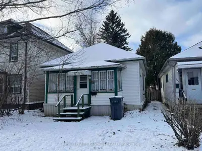 Detached in Thunder Bay