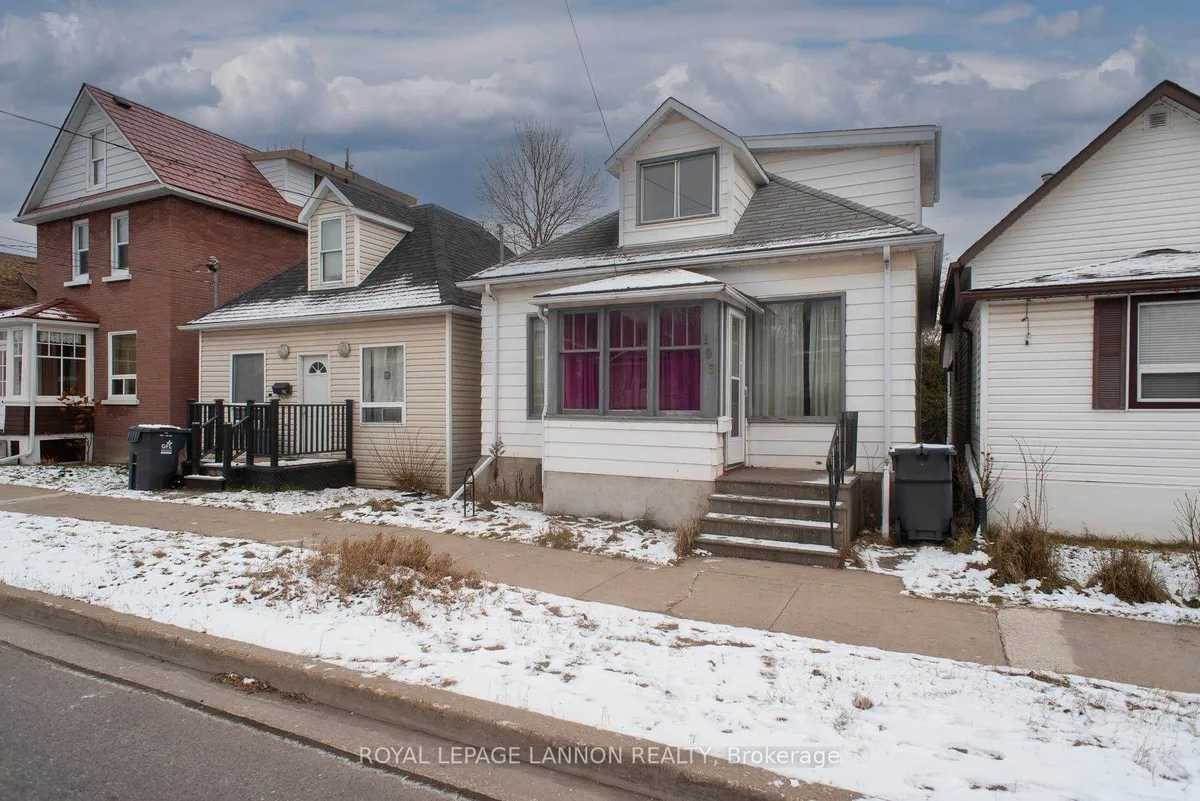 Detached in Thunder Bay