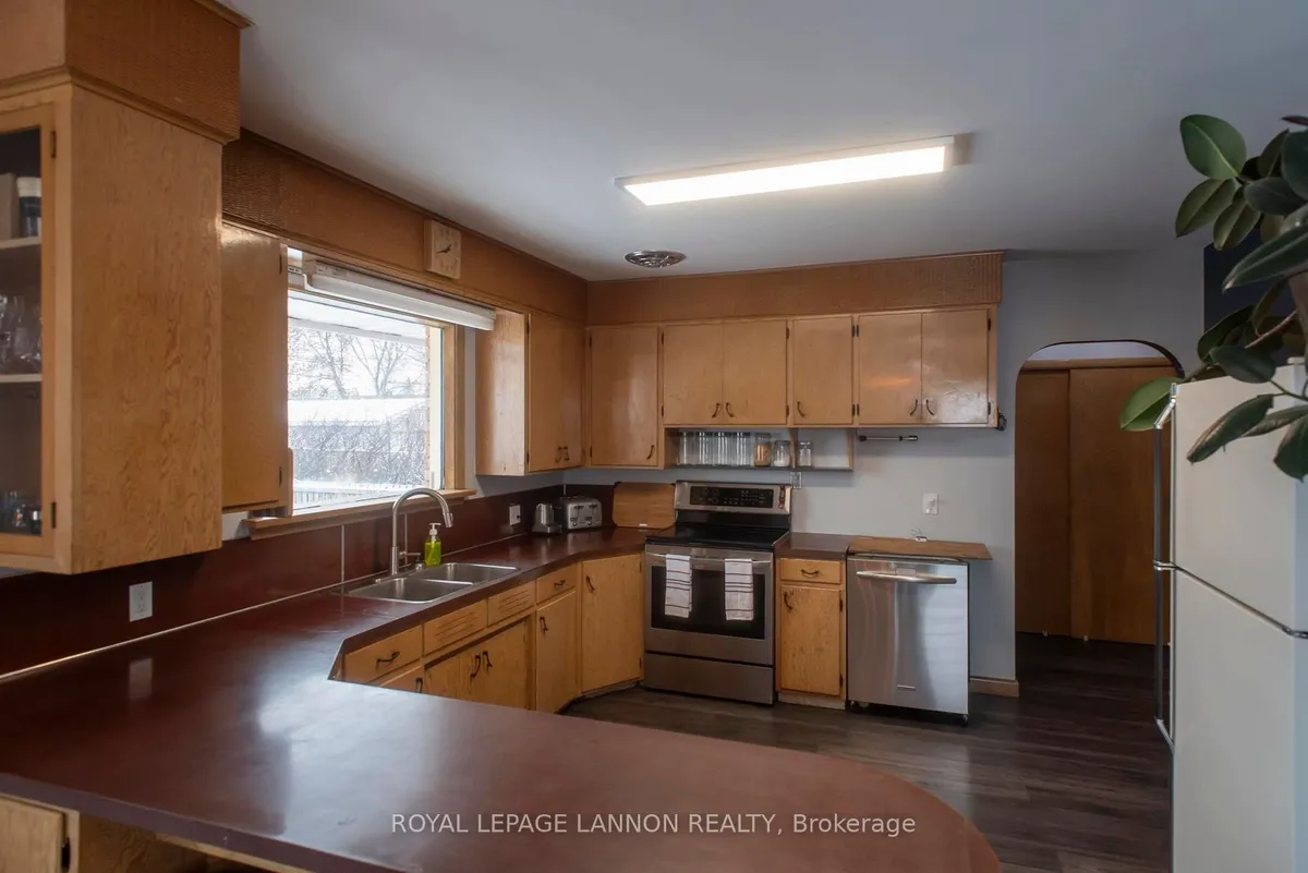 Detached in Thunder Bay