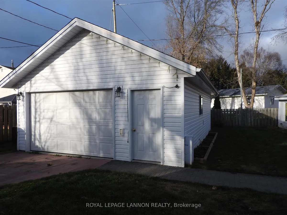 Detached in Thunder Bay