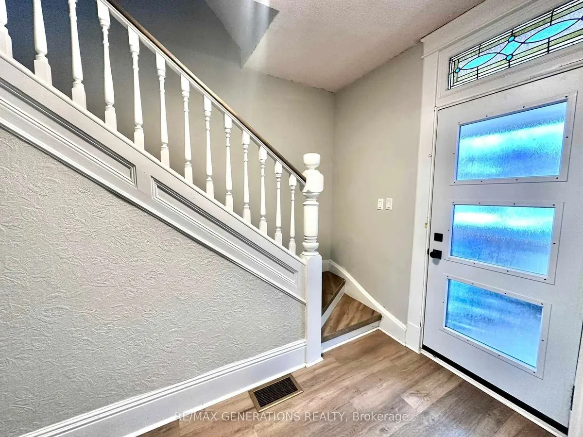 Detached in Thunder Bay