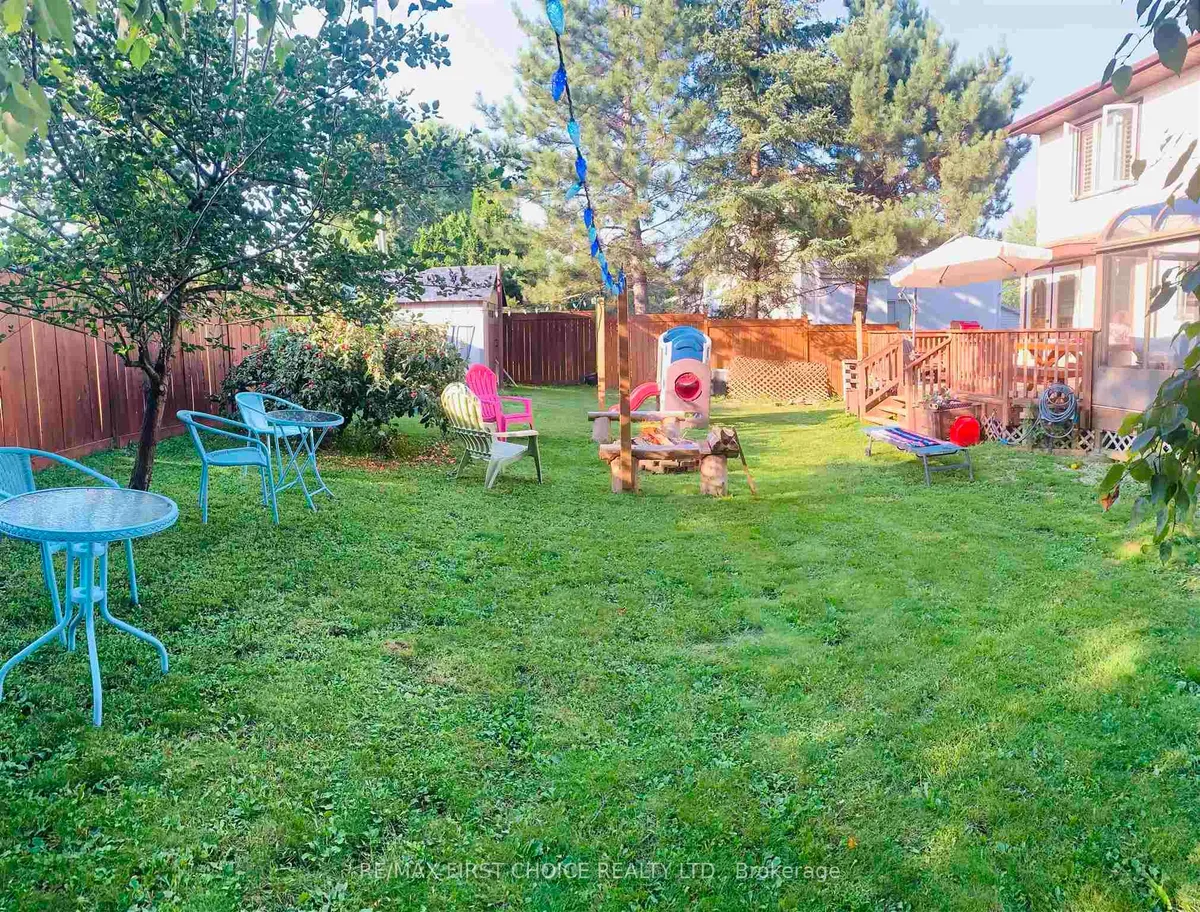 Detached in Dryden