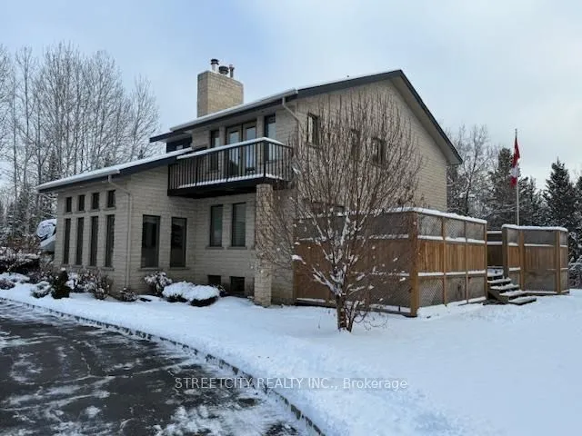 Detached in Thunder Bay