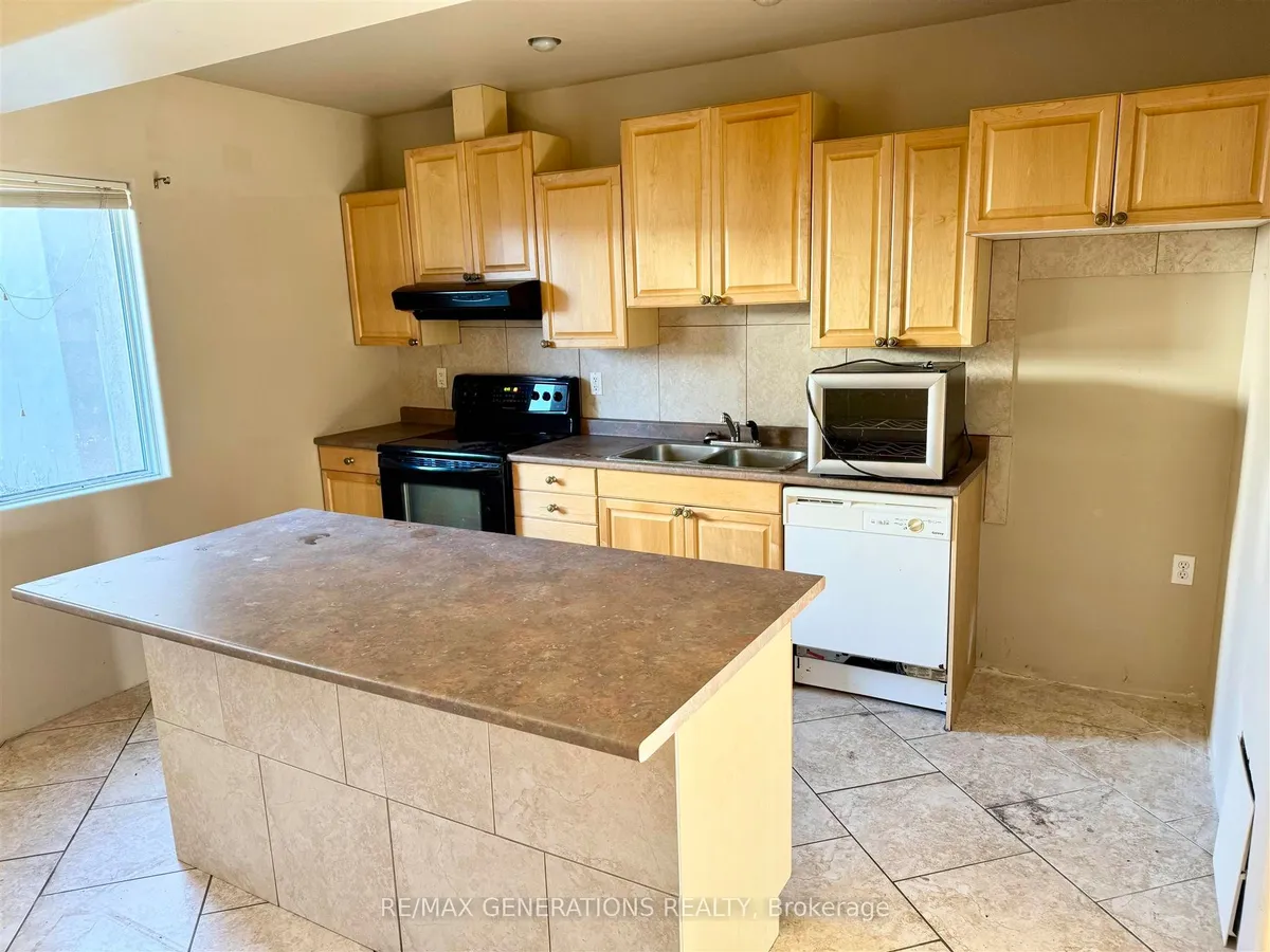 Att/Row/Townhouse in Thunder Bay