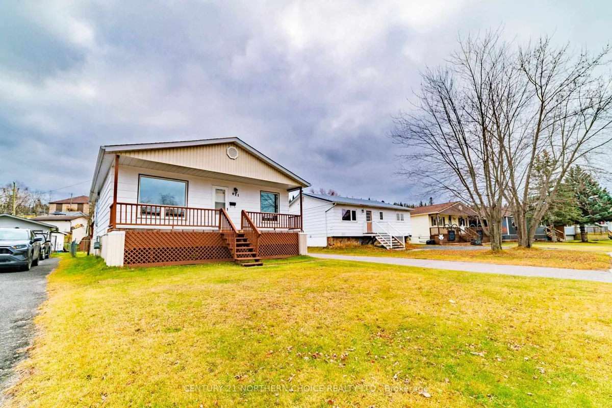 Detached in Kenora