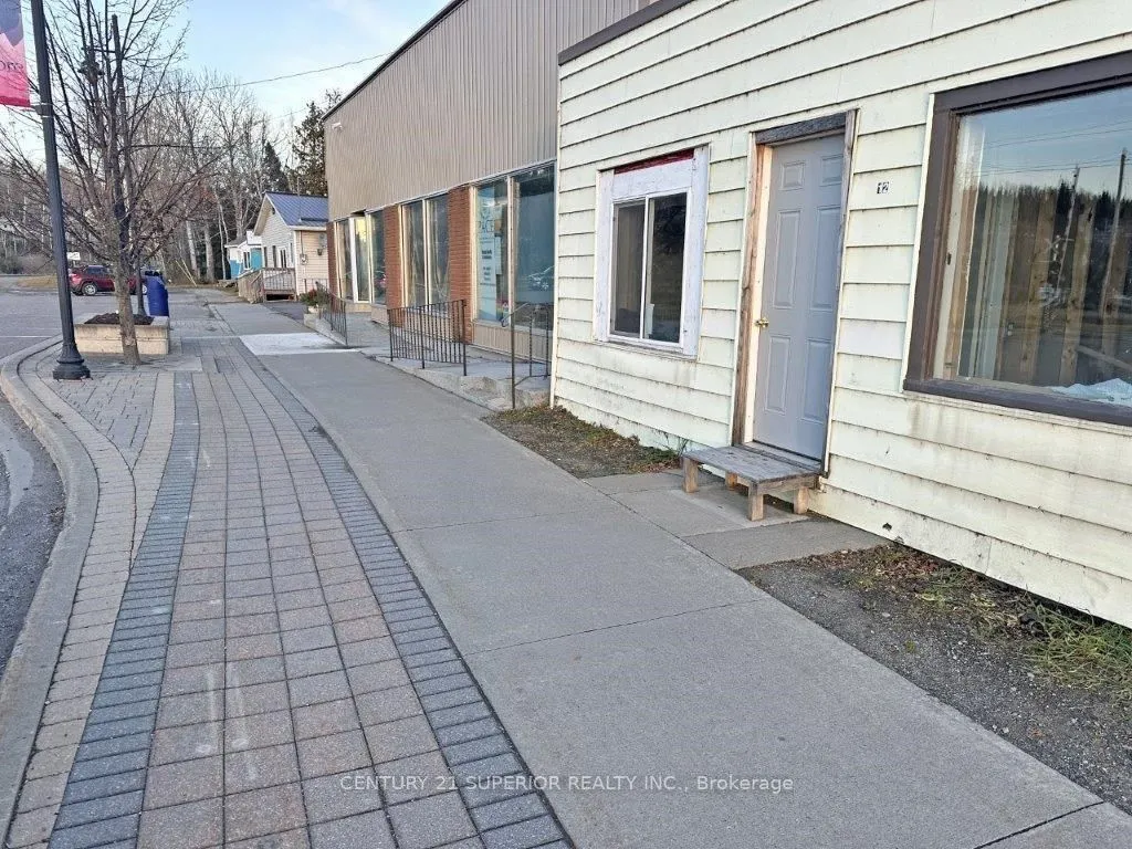 Detached in Nipigon
