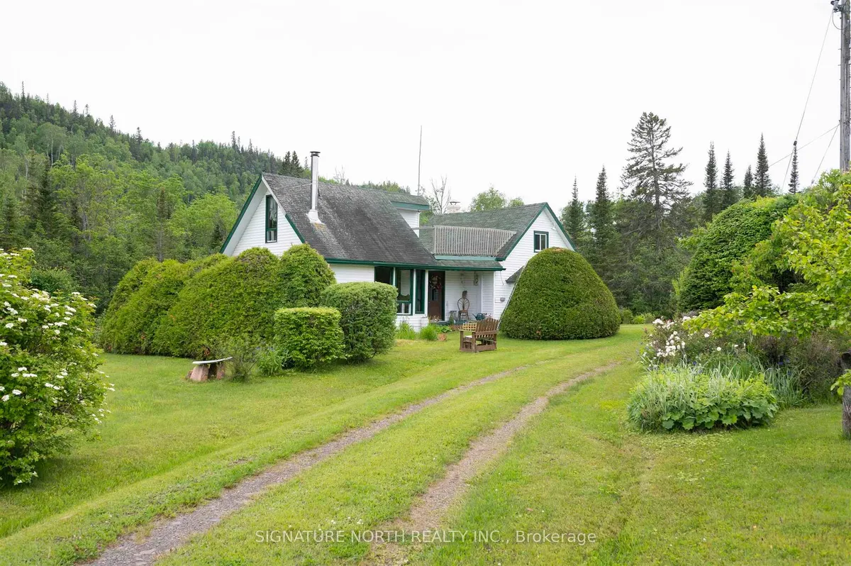 Detached in Neebing