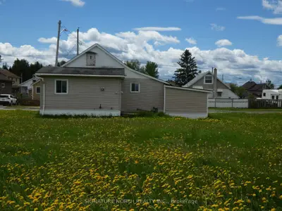 Detached in Greenstone