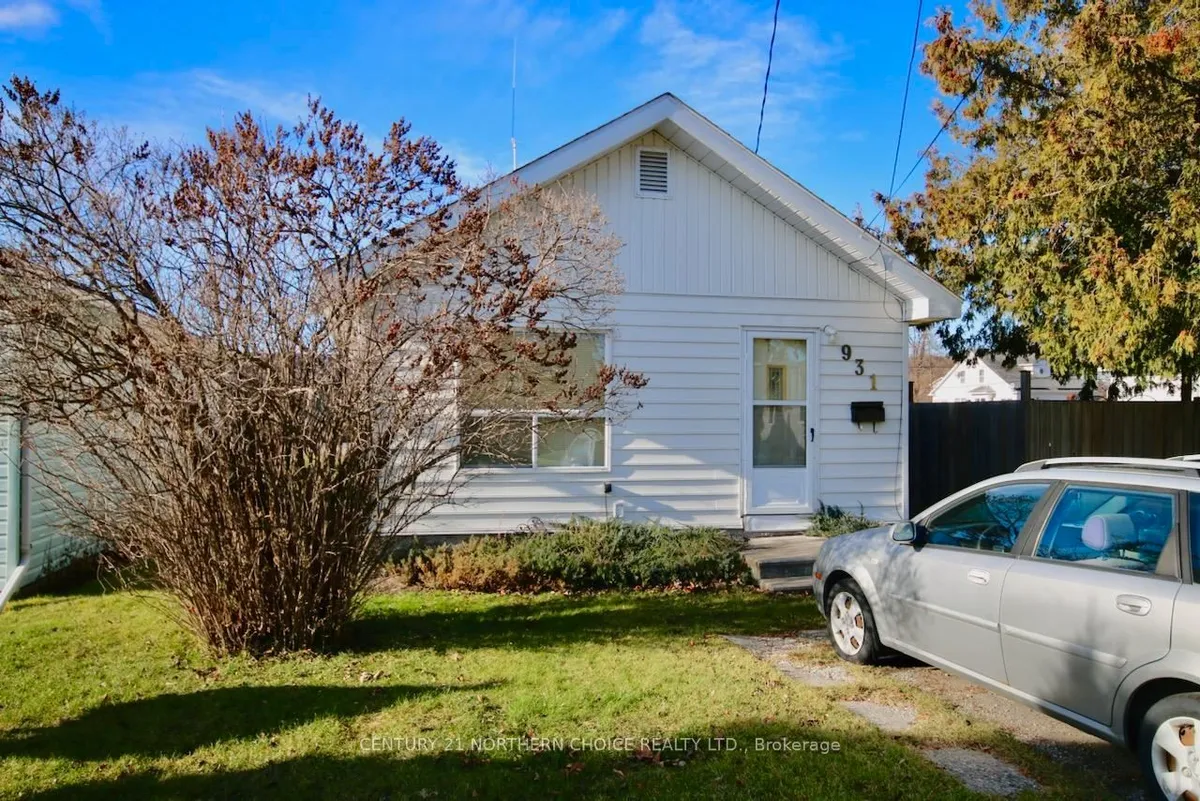Detached in Fort Frances