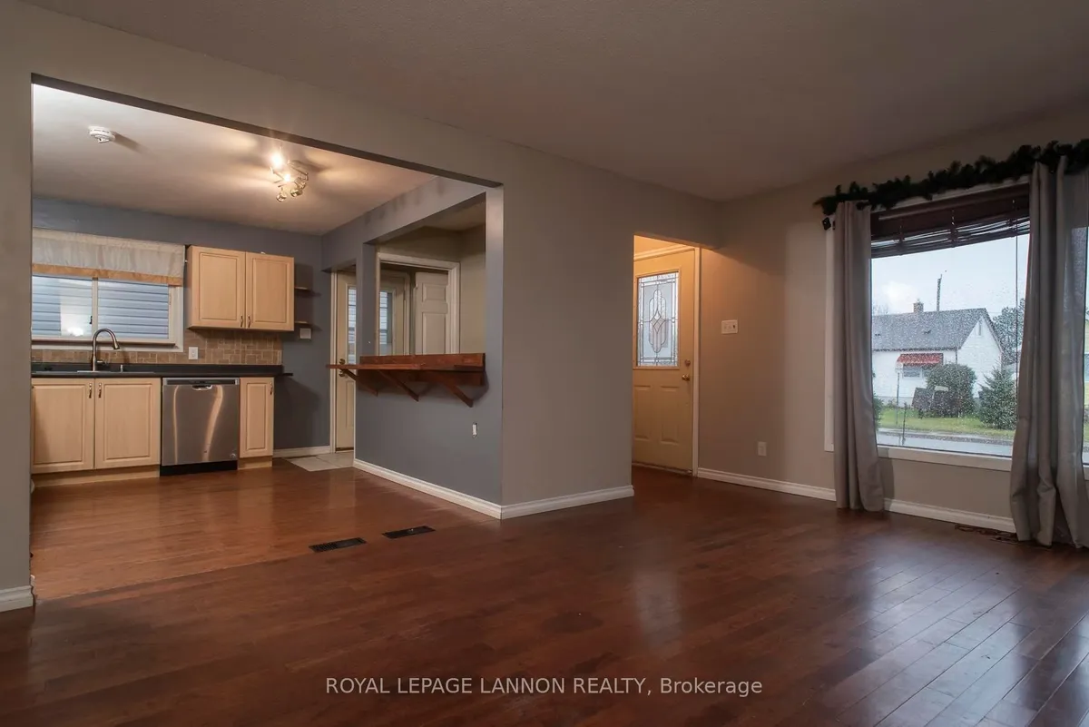 Detached in Thunder Bay